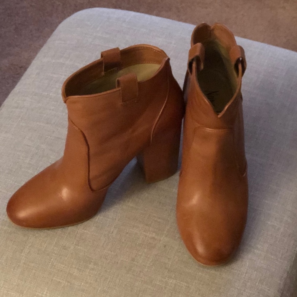Neiman Marcus Boots Size 39